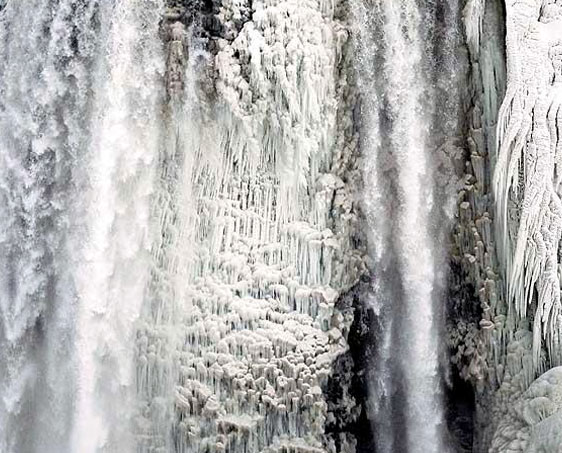 Niagara-Falls-Frozen-10.jpg