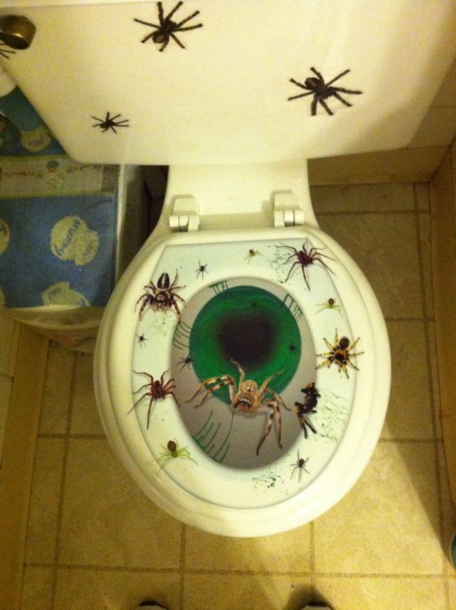 Arachnophobia-Spider-Toilet-Topper_8.jpg