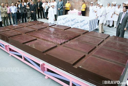 worlds-largest-chocolate03.jpg