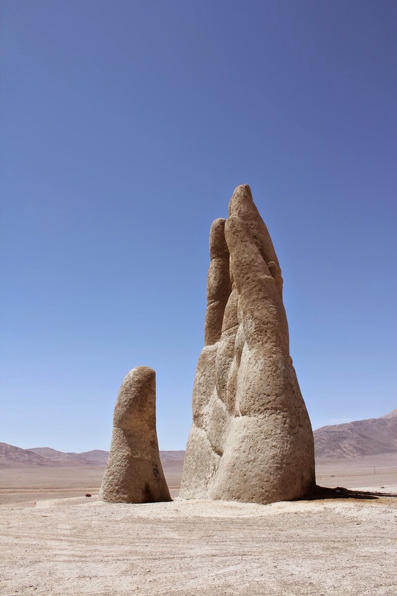 Giant_Hand_Chile%2527s_Atacama_Desert_ritebook.in_009.jpg