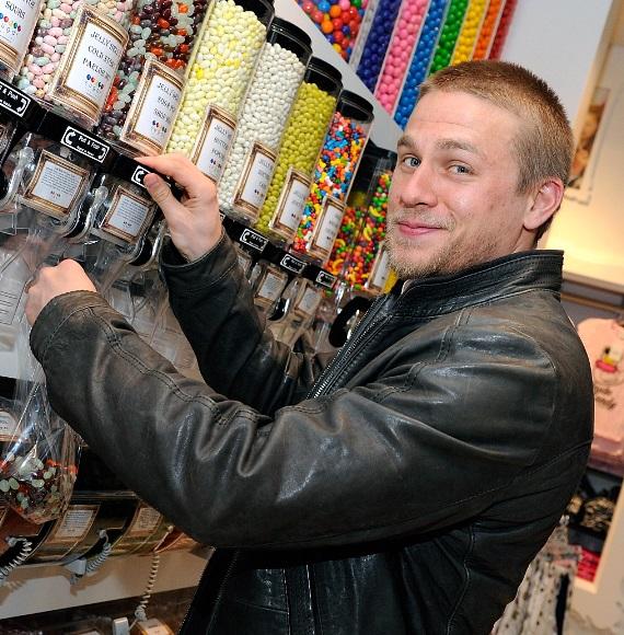 Charlie_Hunnam_with_candy-570.jpg