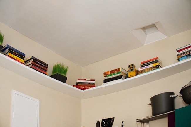Shelves-that-surround-the-top-of-the-kitchen-ceiling.jpg