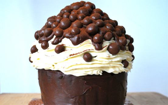 Chocolate-guiant-cupcake.jpg