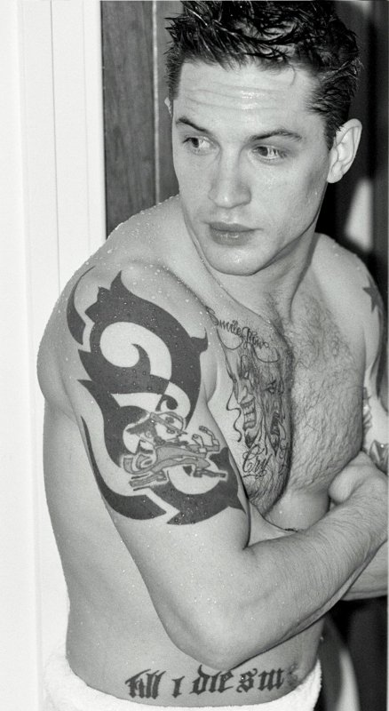 Tom-s-tattoos-tom-hardy-31721222-438-800.jpg