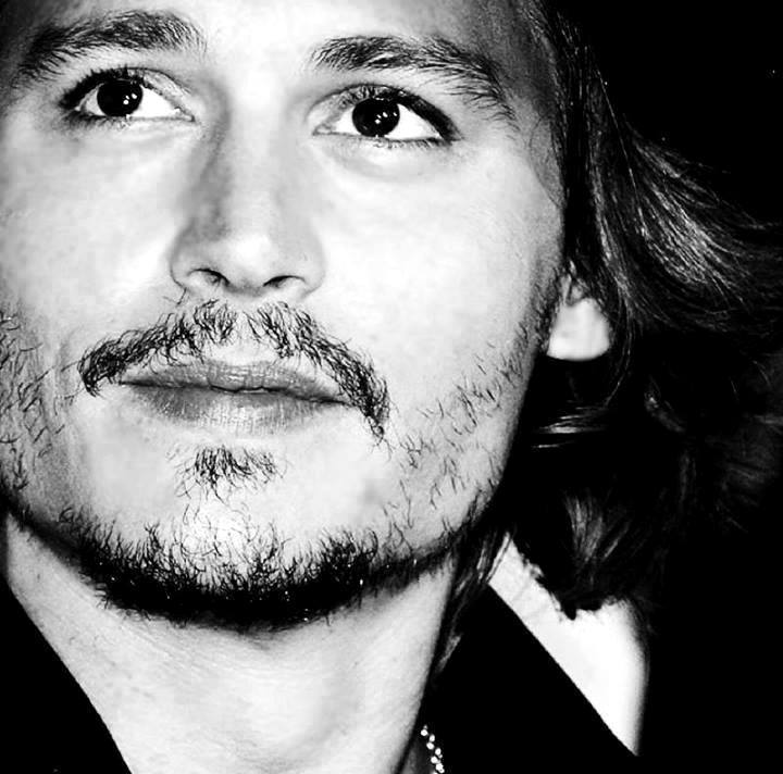 Really-couldn-t-resist-his-eyes-here-3-3-johnny-depp-35850509-720-712.jpg
