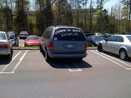 funny_parking_job_2.jpg