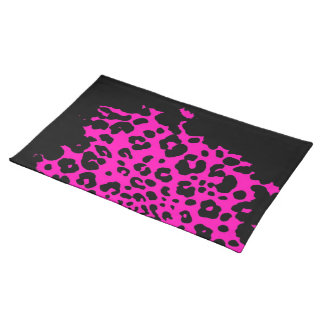 pink_black_razberry_cheetah_spot_placemats-ra0bd51bd67244b1680df4cd85020e711_2cfk1_8byvr_324.jpg