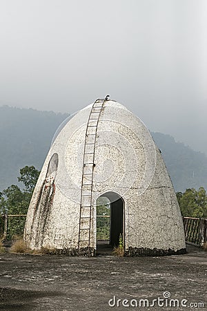unusual-architecture-egg-shaped-building-beatles-ashram-41935646.jpg