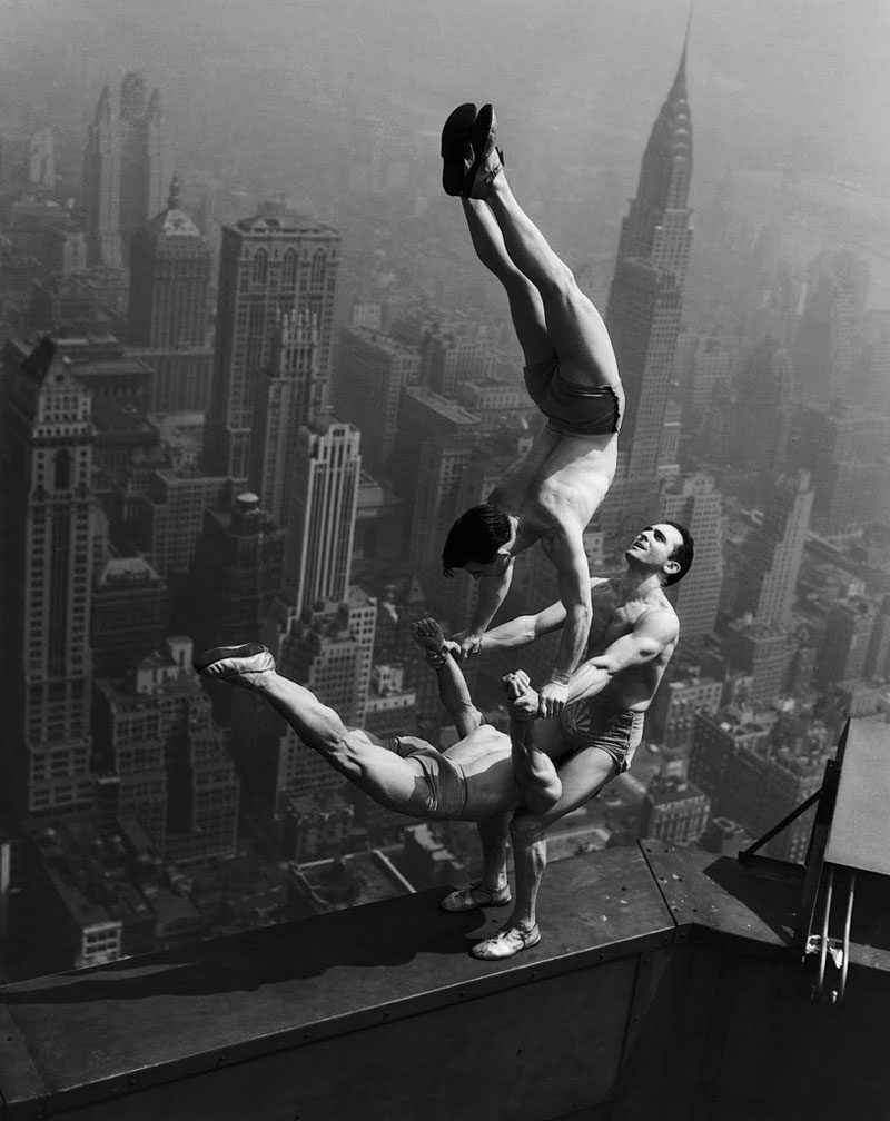 vintage-acrobats-stuntdevils-atop-empire-state-building.jpg