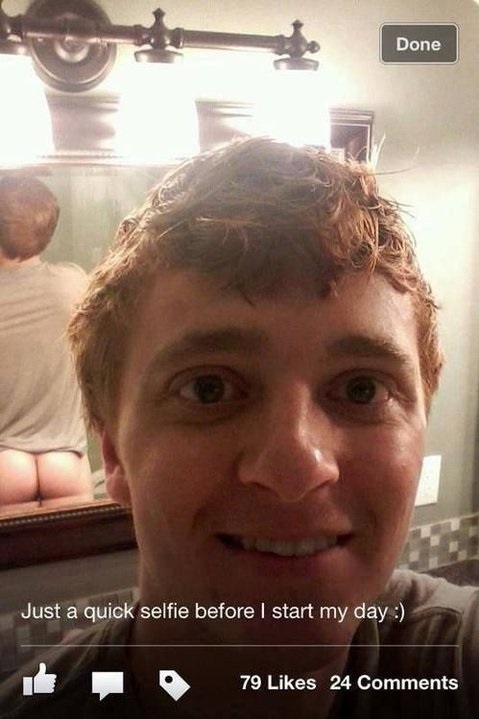 funny-selfie-butt-in-the-mirror.jpg