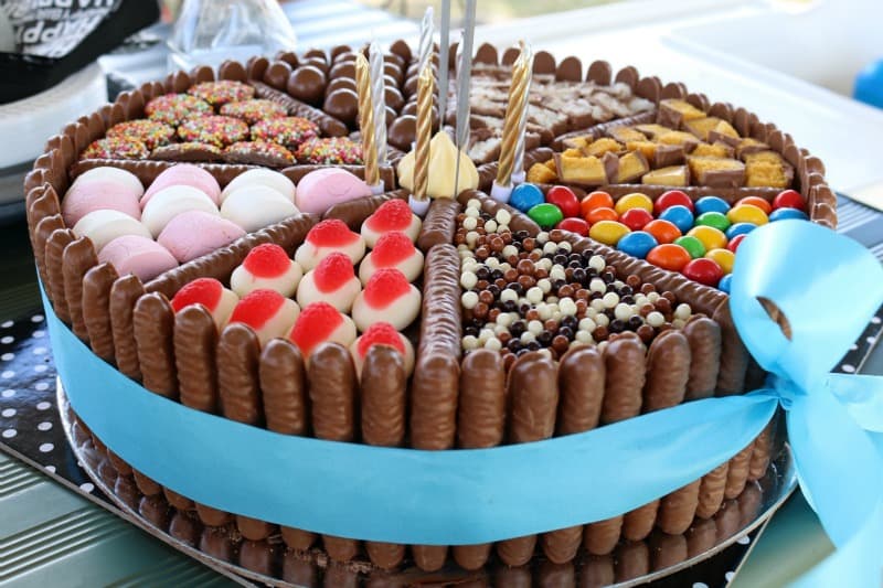 Easy-Chocolate-Birthday-Cake-6.jpg