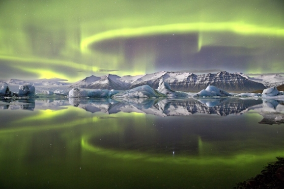 es9_james_woodend_aurora_over_a_glacier_lagoon_651.jpg