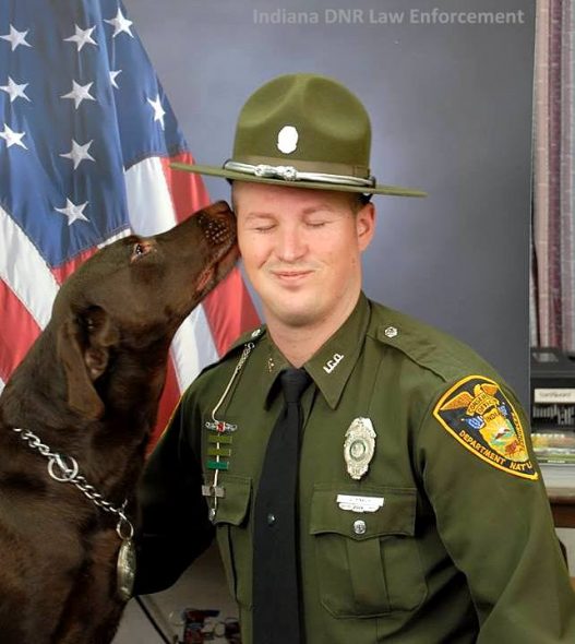 2.10.17-K-9-Refuses-to-Stop-Smooching-His-Partner-During-Their-Photo-Shoot3-527x590.jpg