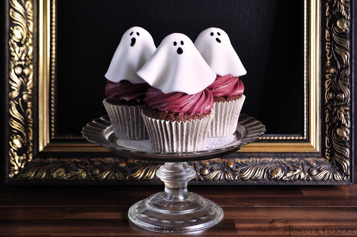 1438982176-ghost-cupcakes.jpg