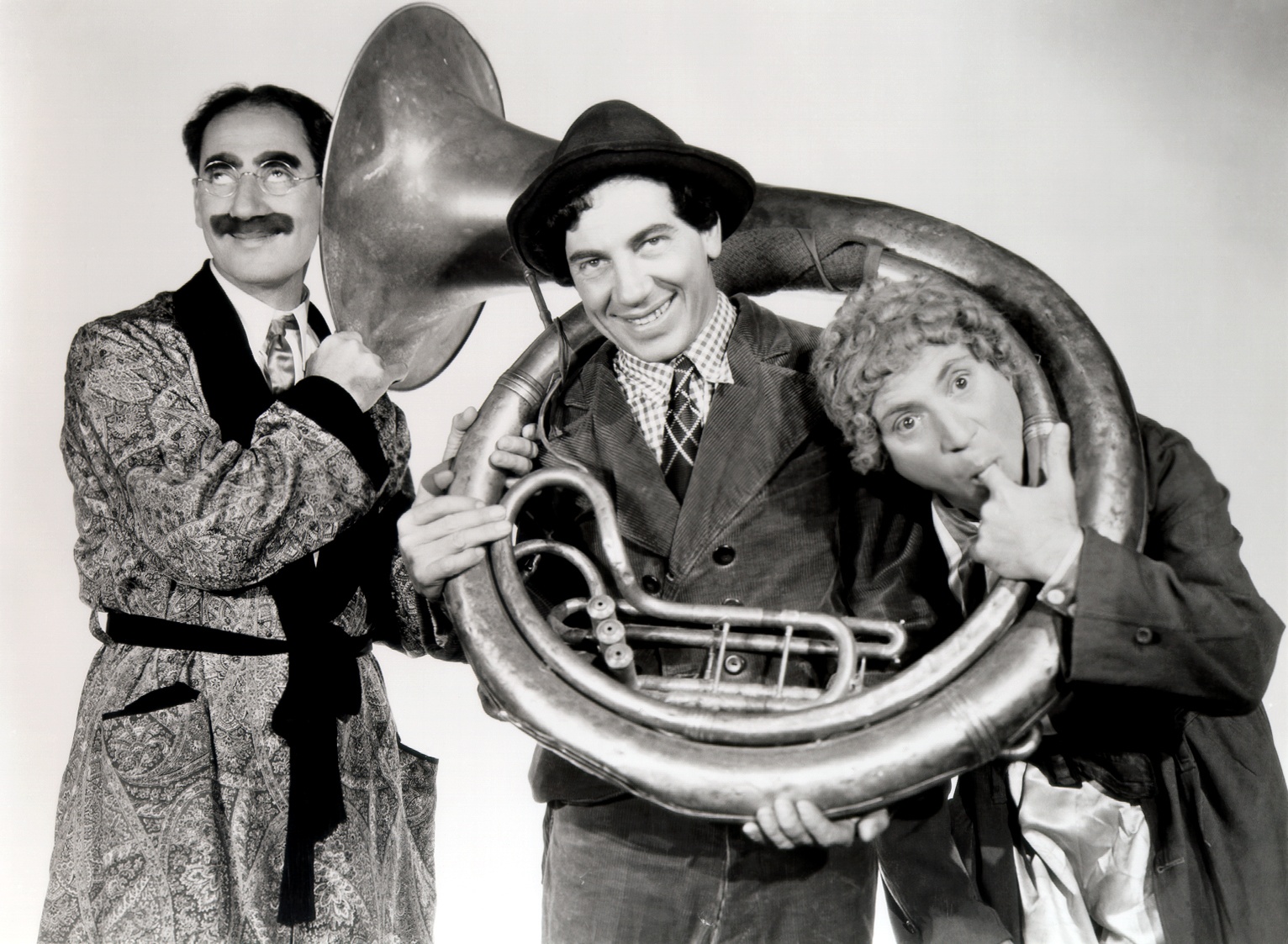 marx-brothers-a-day-at-the-races_01.jpg