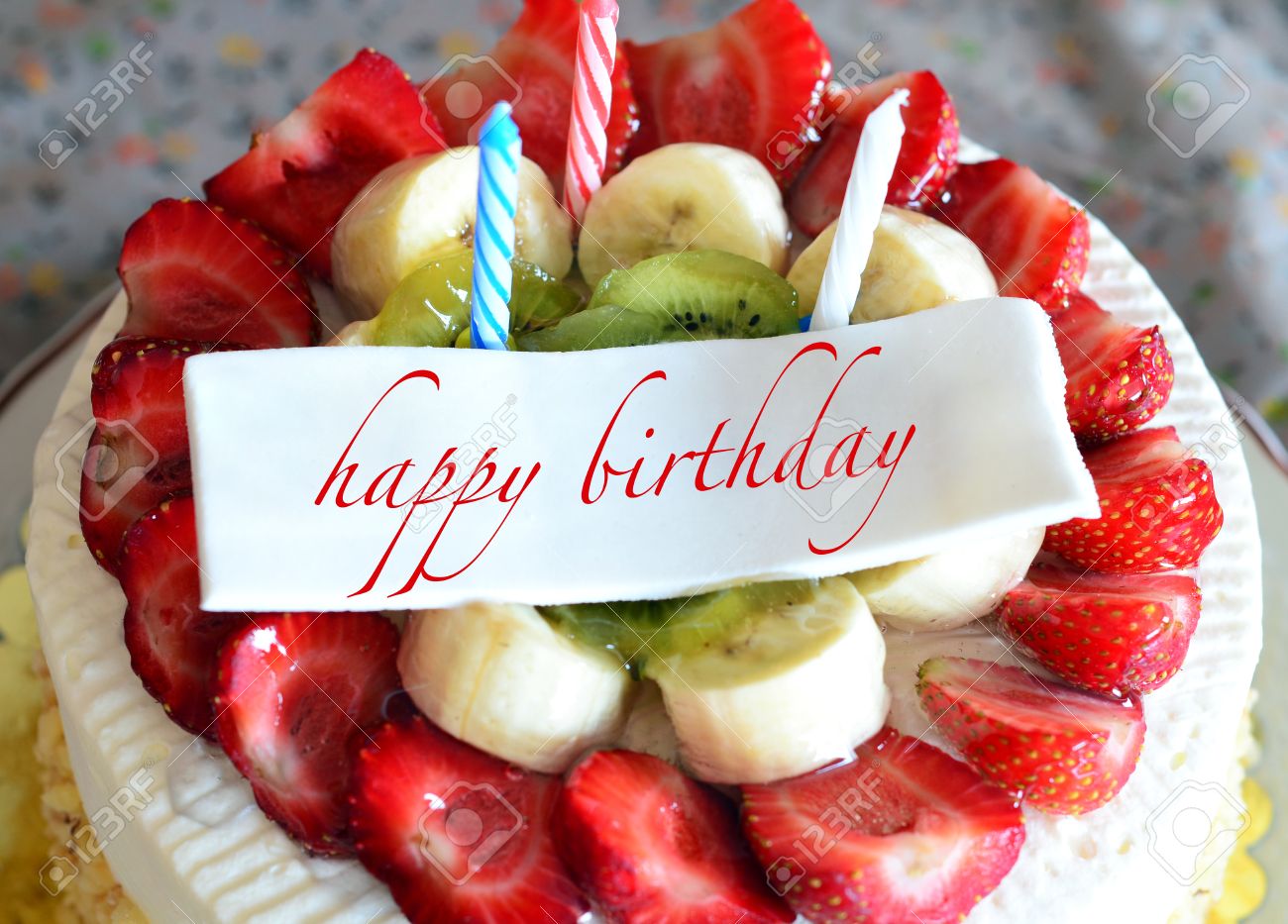 34398961-birthday-cake-with-happy-birthday-tag.jpg