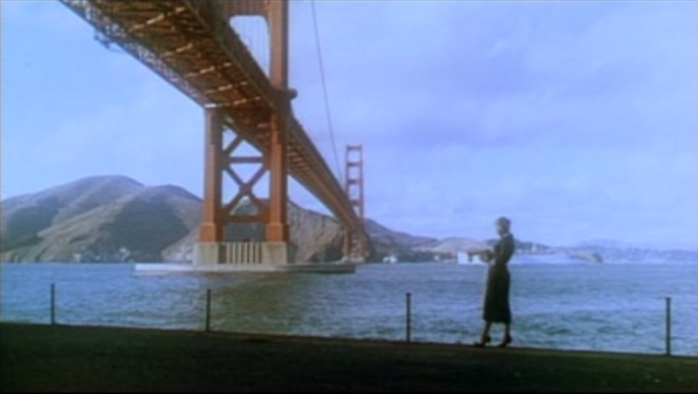 Vertigo_1958_trailer_Kim_Novak_at_Golden_Gate_Bridge_Fort_Point.jpg