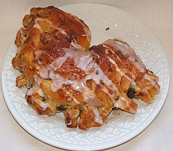 250px-Bear_claw_pastry.JPG
