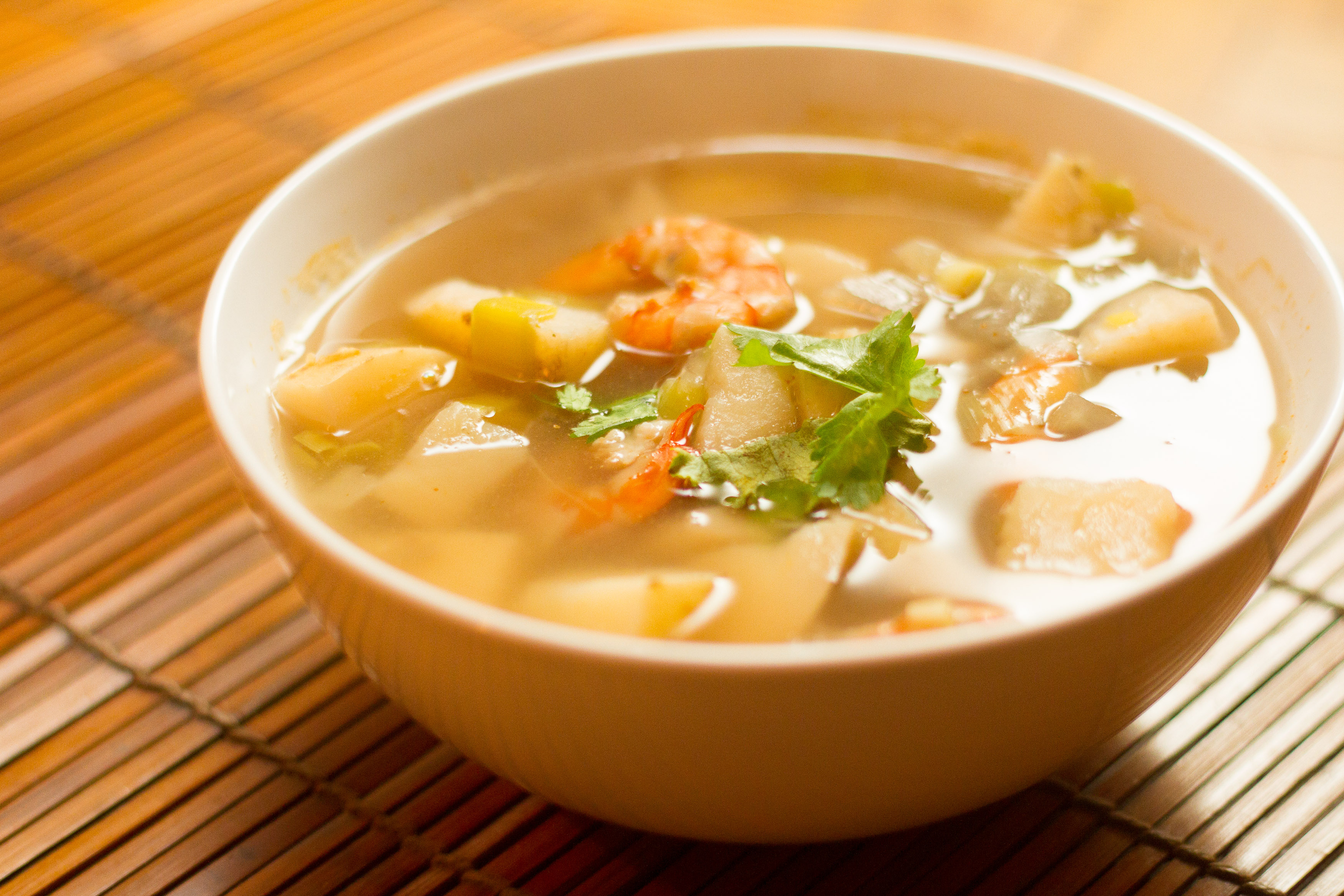 острый куриный суп