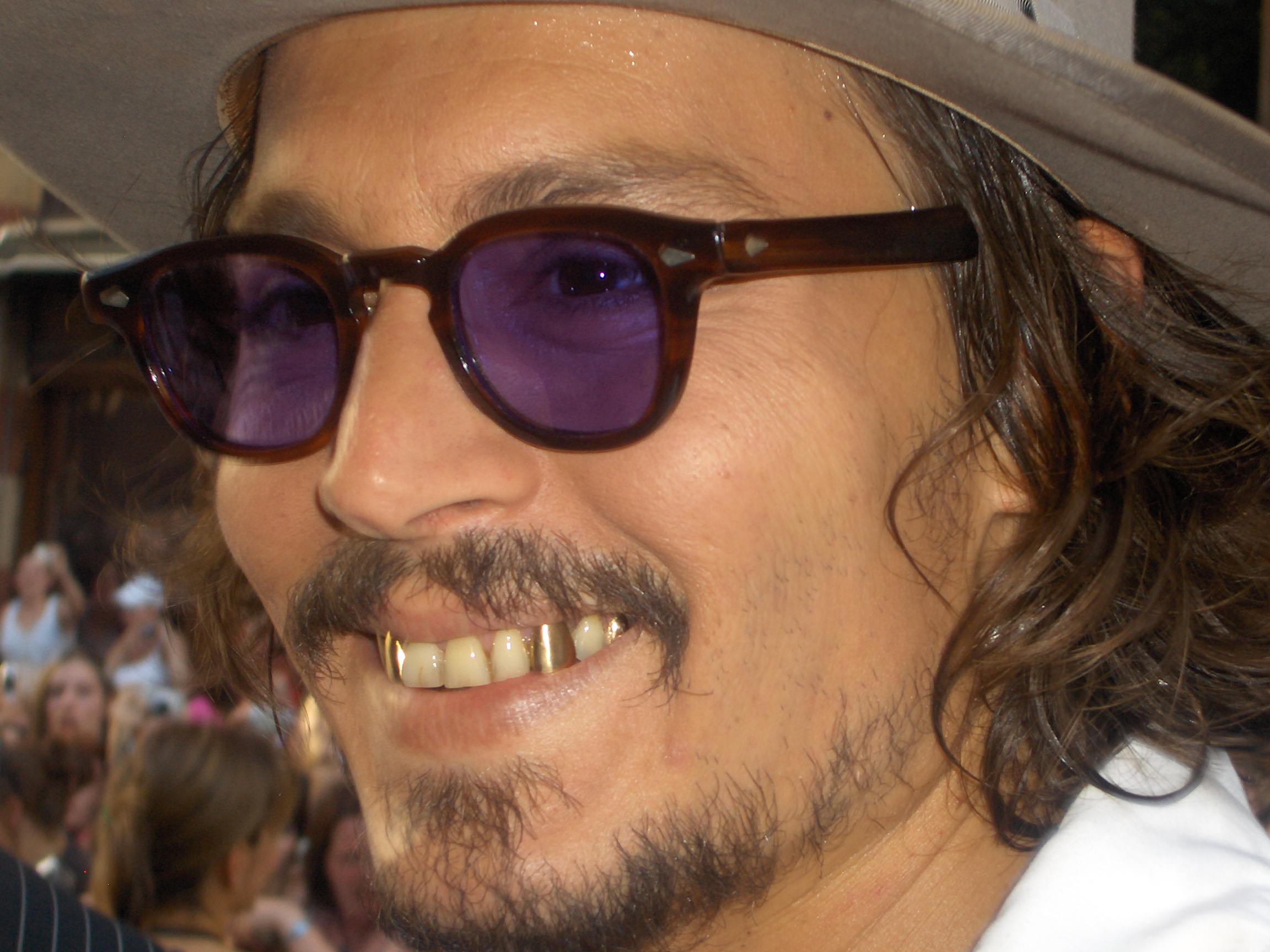 johnny-depp-teeth-3.jpg