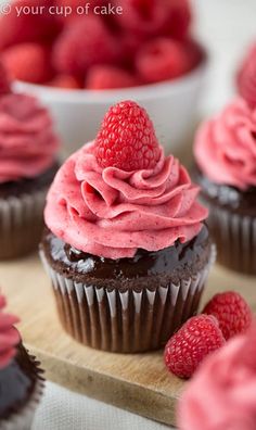 028aa00d55a797a74ee899272be5824e--chocolate-raspberry-cupcakes-raspberry-frosting.jpg