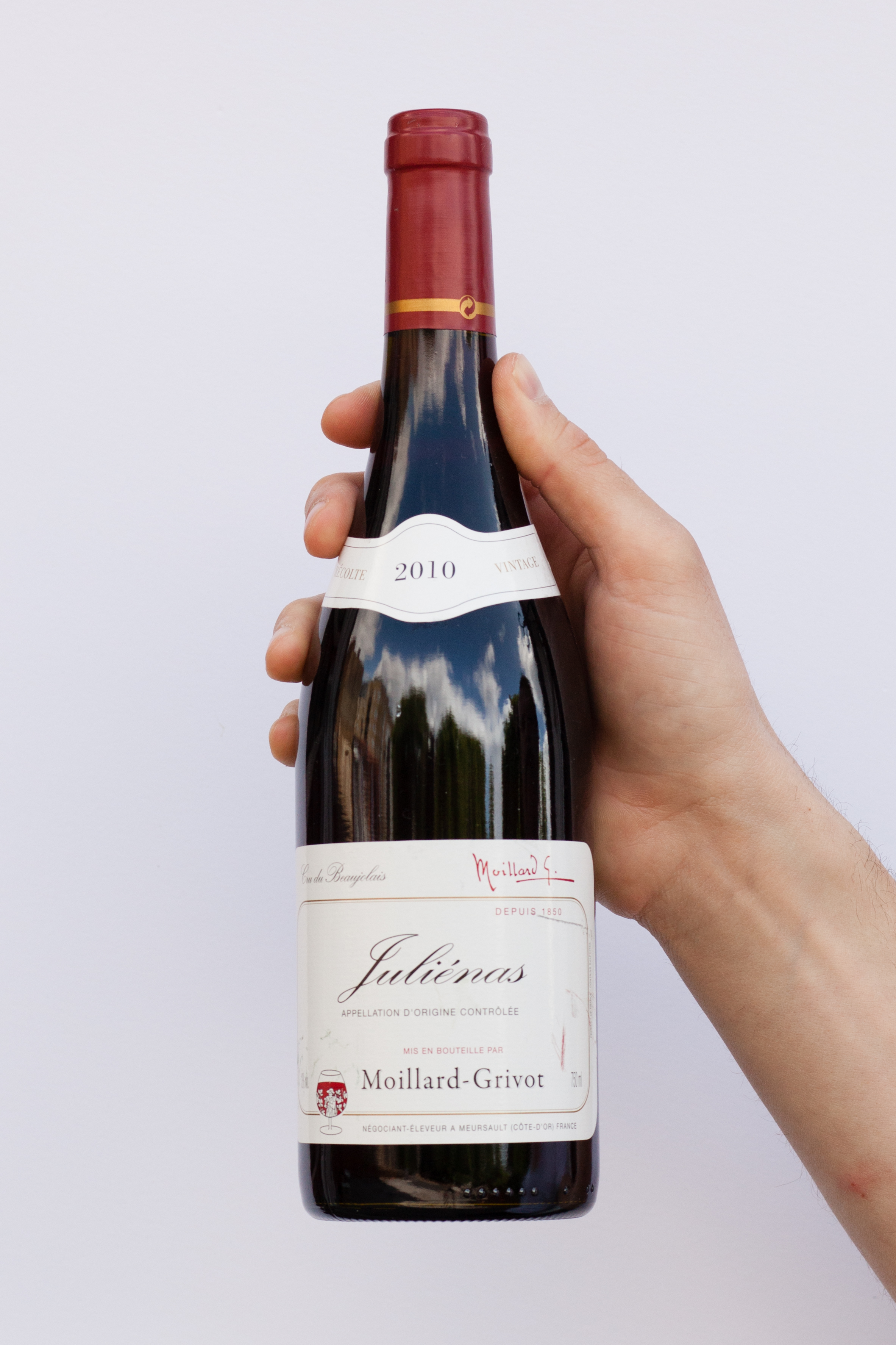 French_beaujolais_red_wine_bottle.jpg
