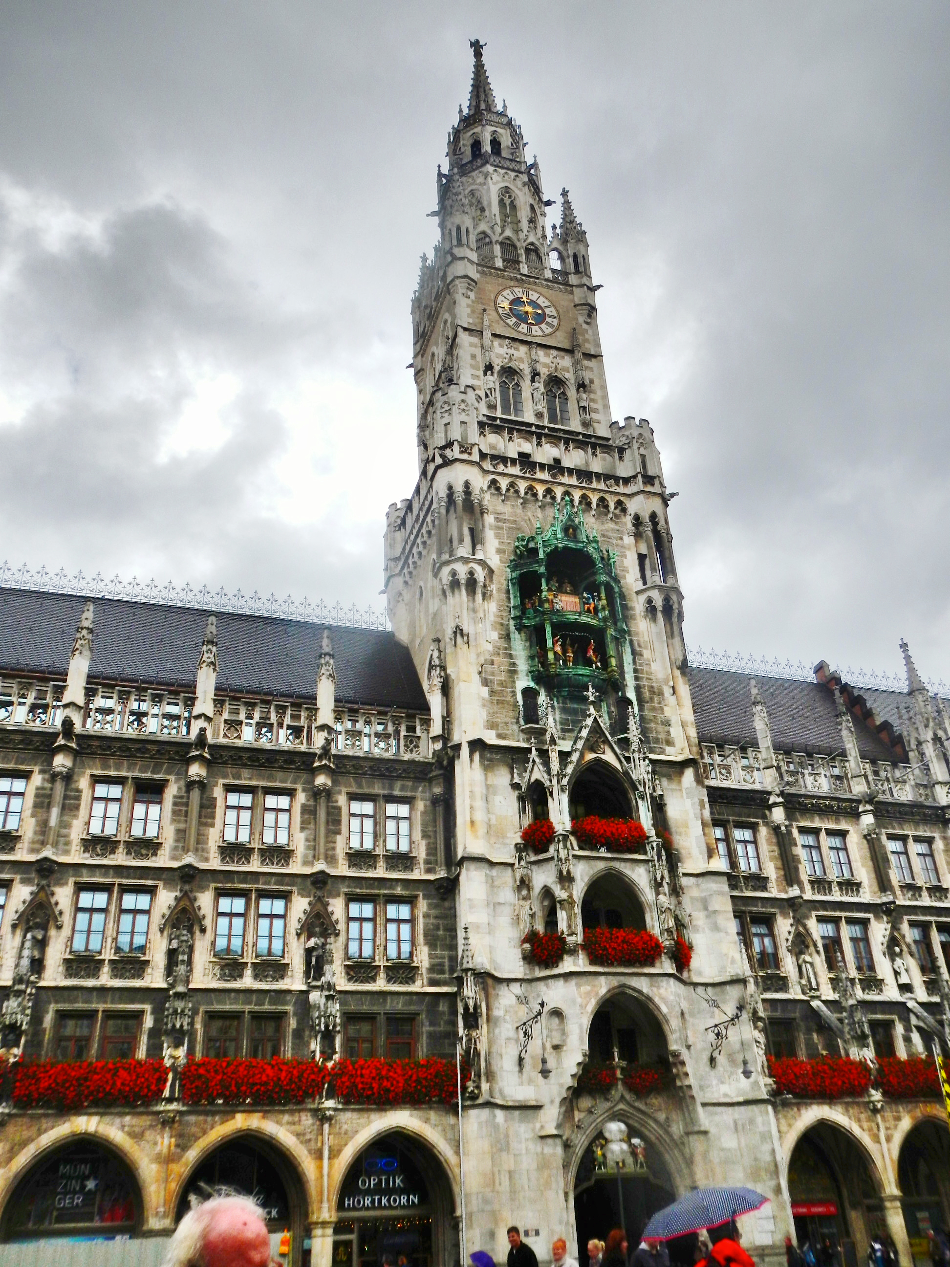 rathaus-glockenspiel-munich-1.jpg