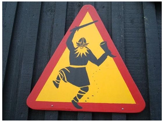 ec0e091d398368f584d7b464e7527a12--traffic-sign-street-art.jpg