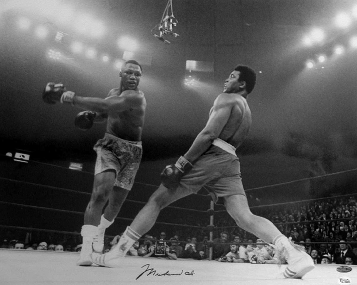 Muhammad+Ali+vs.+Joe+Frazier+in+Fight+of+the+Century%252C+Madison+Square+Garden+in+New+York+City%252C+New+York%252C+1971.jpg