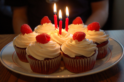 birthday-candle-cupcake-cupcakes-delicious-Favim.com-74710.jpg