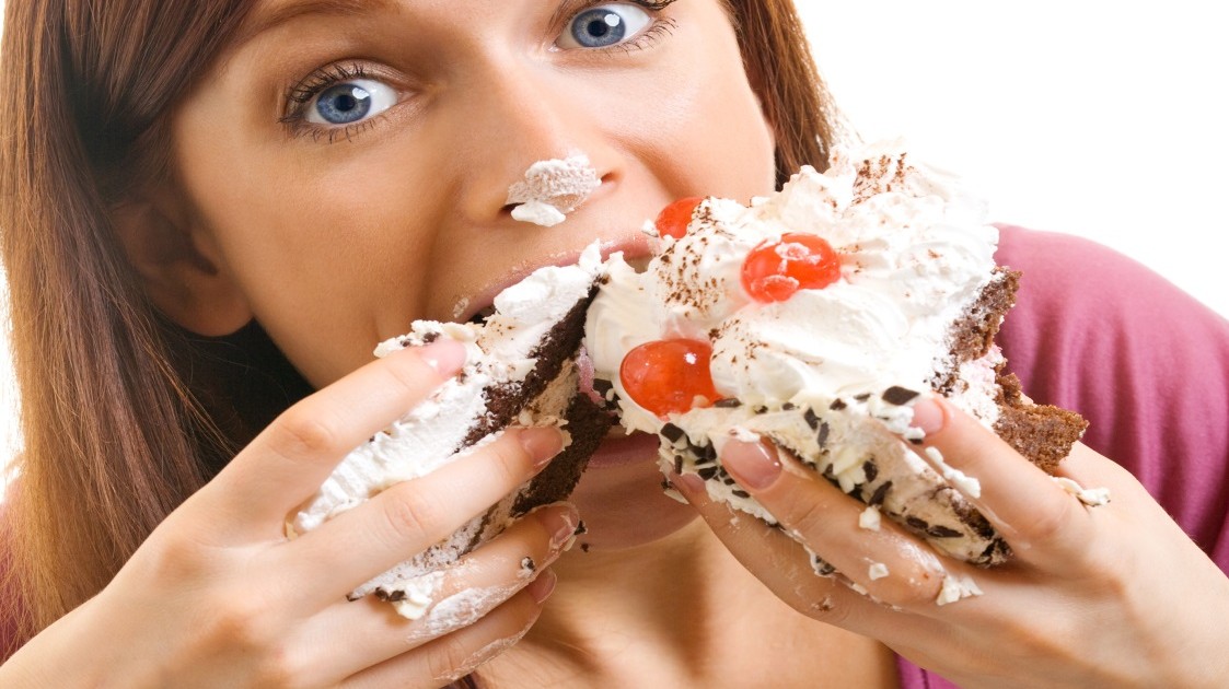 Women-eating-cake-1123x630.jpg