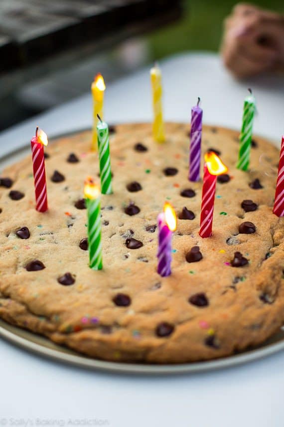 giant-chocolate-chip-cookie-pizza-6.jpg