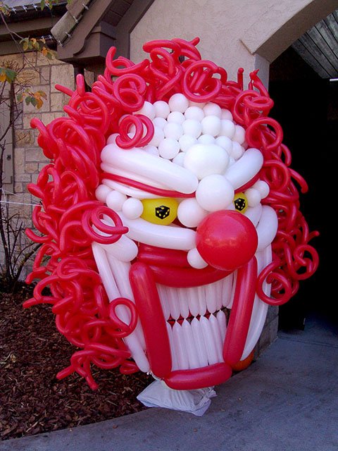scary-clown-balloon-sculpture.jpg