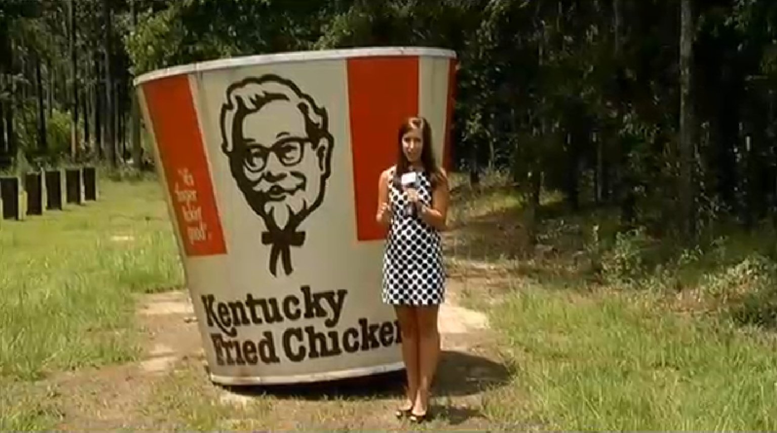 KFC-7-foot-bucket2.jpg