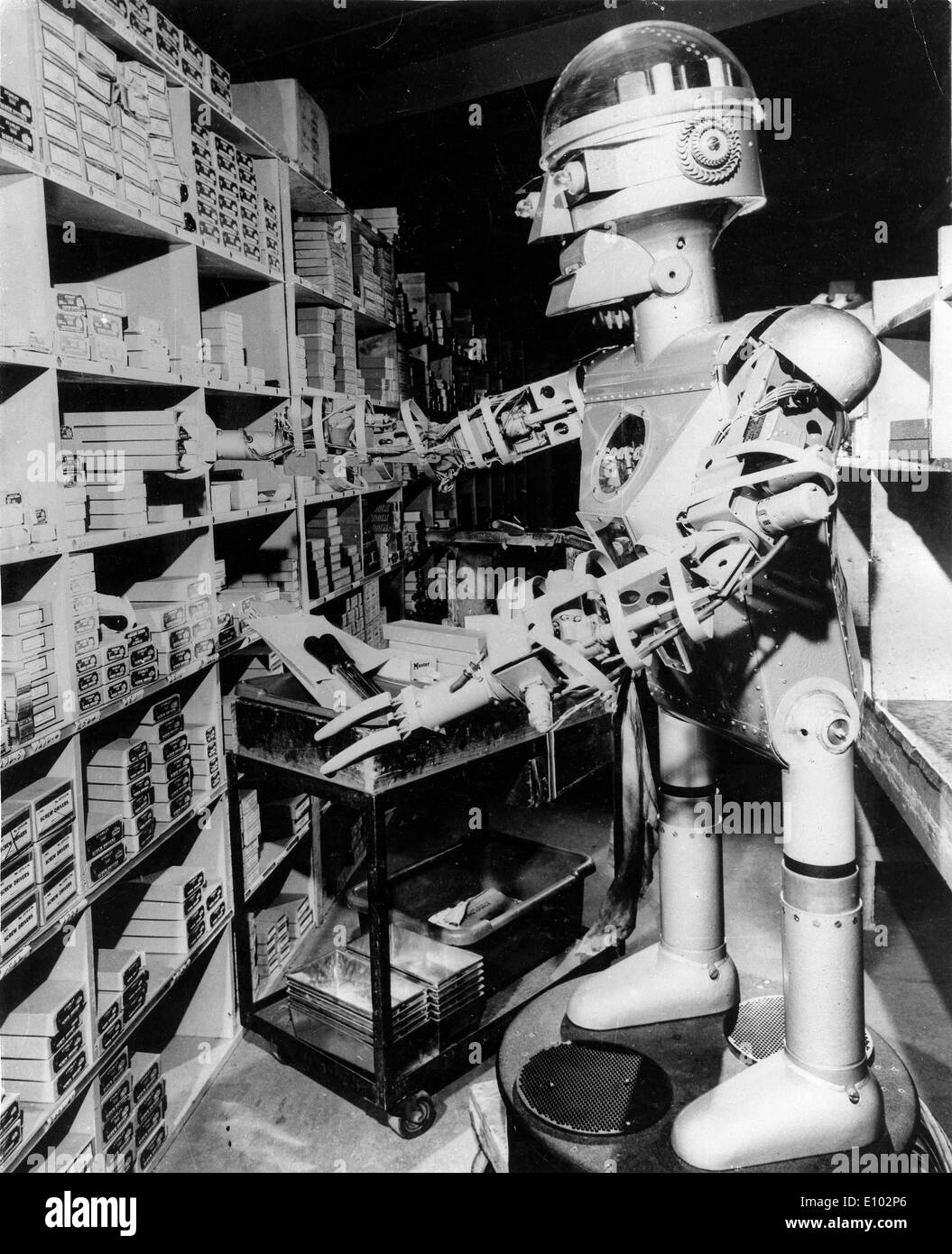 old-fashioned-robot-filing-E102P6.jpg