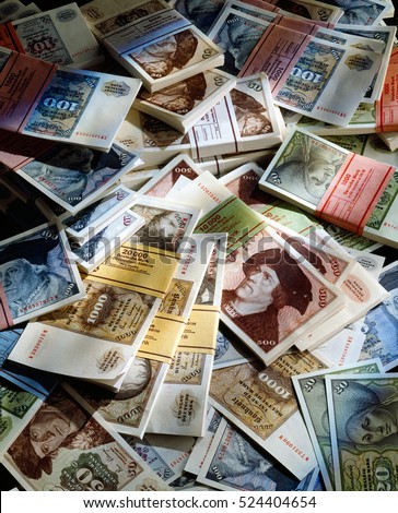 stock-photo-old-german-currency-assorted-deutsche-mark-banknotes-524404654.jpg