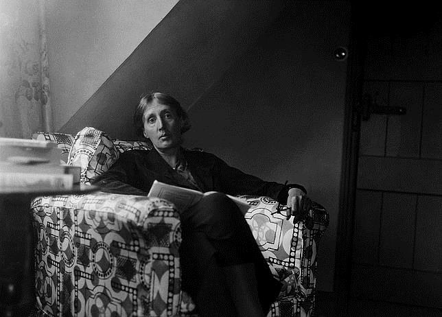 Virginia-Woolf-sofa.jpg